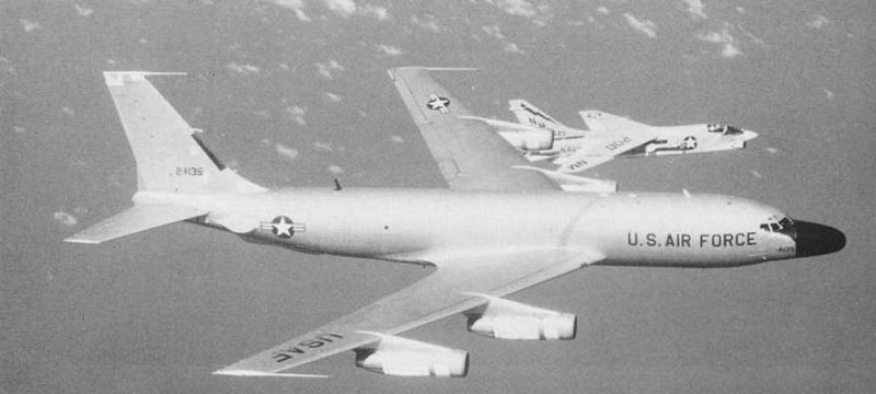 150683 NM-200 escorting 62-4135 RC-135M 150683 NM-200 escorting 62-4135 RC-135M